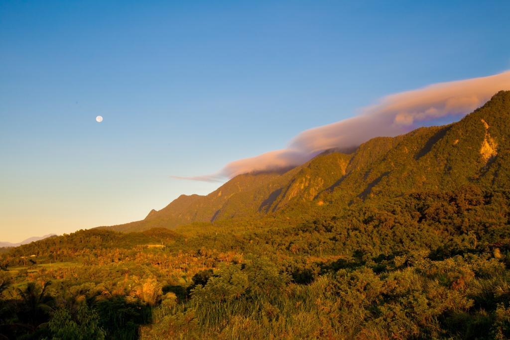 Coastline Azure B&B Donghe Bagian luar foto